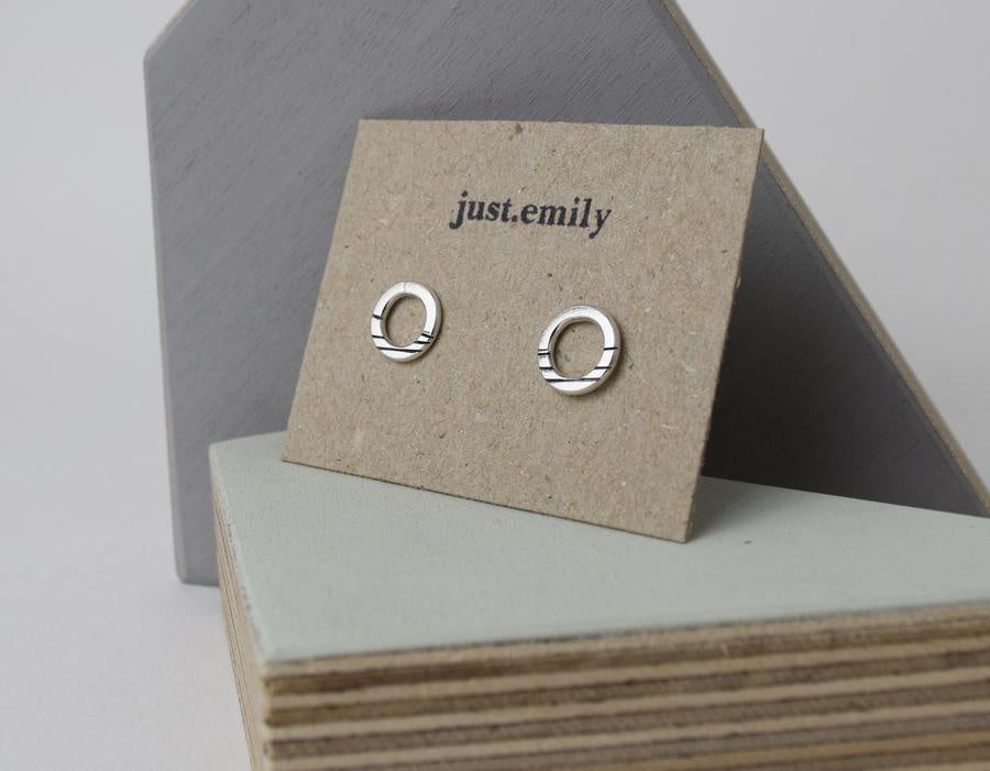 Medium Linear Circle Studs